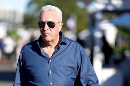 Aston Martin F1 aracı pistte, Honda motoru detayıyla