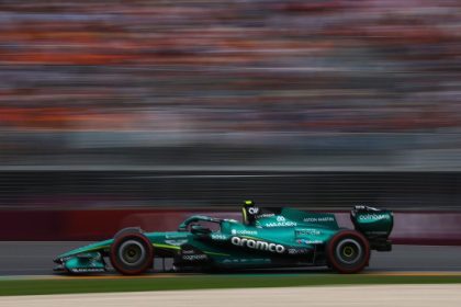 Fernando Alonso, Aston Martin aracıyla pistte. Aston Martin-Honda ortaklığı hakkında detaylar.