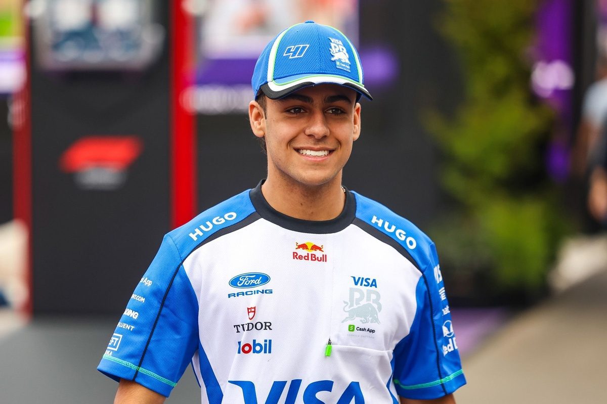 Arvid Lindblad F1 debut yaması, koleksiyon kartı görseli