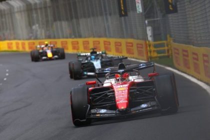 Avustralya GP kazananlar ve kaybedenler, Carlos Sainz podyumda