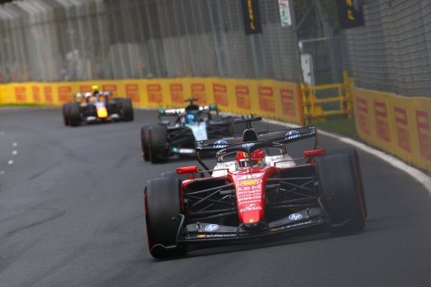 Avustralya GP kazananlar ve kaybedenler, Carlos Sainz podyumda