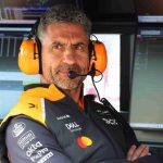 Andrea Stella pit duvarında, McLaren MCL40 geliştirme planlarını anlatıyor