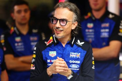 Isack Hadjar, Red Bull aracıyla pistte, muhteşem bir ilk yarış performansı sergiliyor