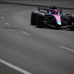 Alpine F1 aracı pistte, önden kayma problemiyle mücadele ediyor