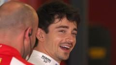 Charles Leclerc ve Ferrari F1 aracının pist üzerindeki görüntüsü