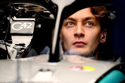 George Russell’ın Çin GP kask tasarımı, mavi-beyaz çay fincanı esintisiyle Şanghay’da!