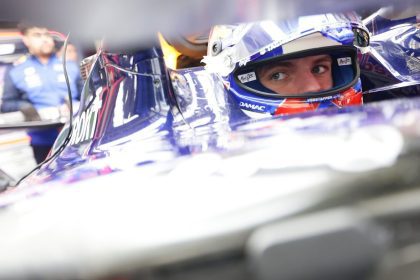 Max Verstappen F1 2026 kuralları eleştirisiyle gündemde, padokta tartışma büyüyor.