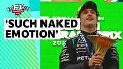 Kimi Antonelli zaferi sonrası Çin Grand Prix’sinde gözyaşlarıyla kutlama yapıyor.