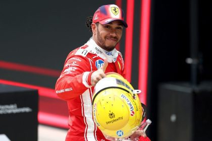 Lewis Hamilton Geri Döndü: Ferrari ile F1 2026’da Podyumda!