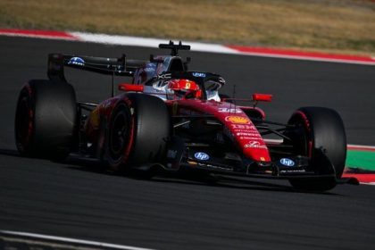 Ferrari Nisan Testi Monza pistinde motor denemesi yaparken.