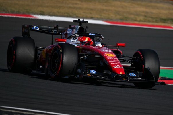 Ferrari Nisan Testi Monza pistinde motor denemesi yaparken.