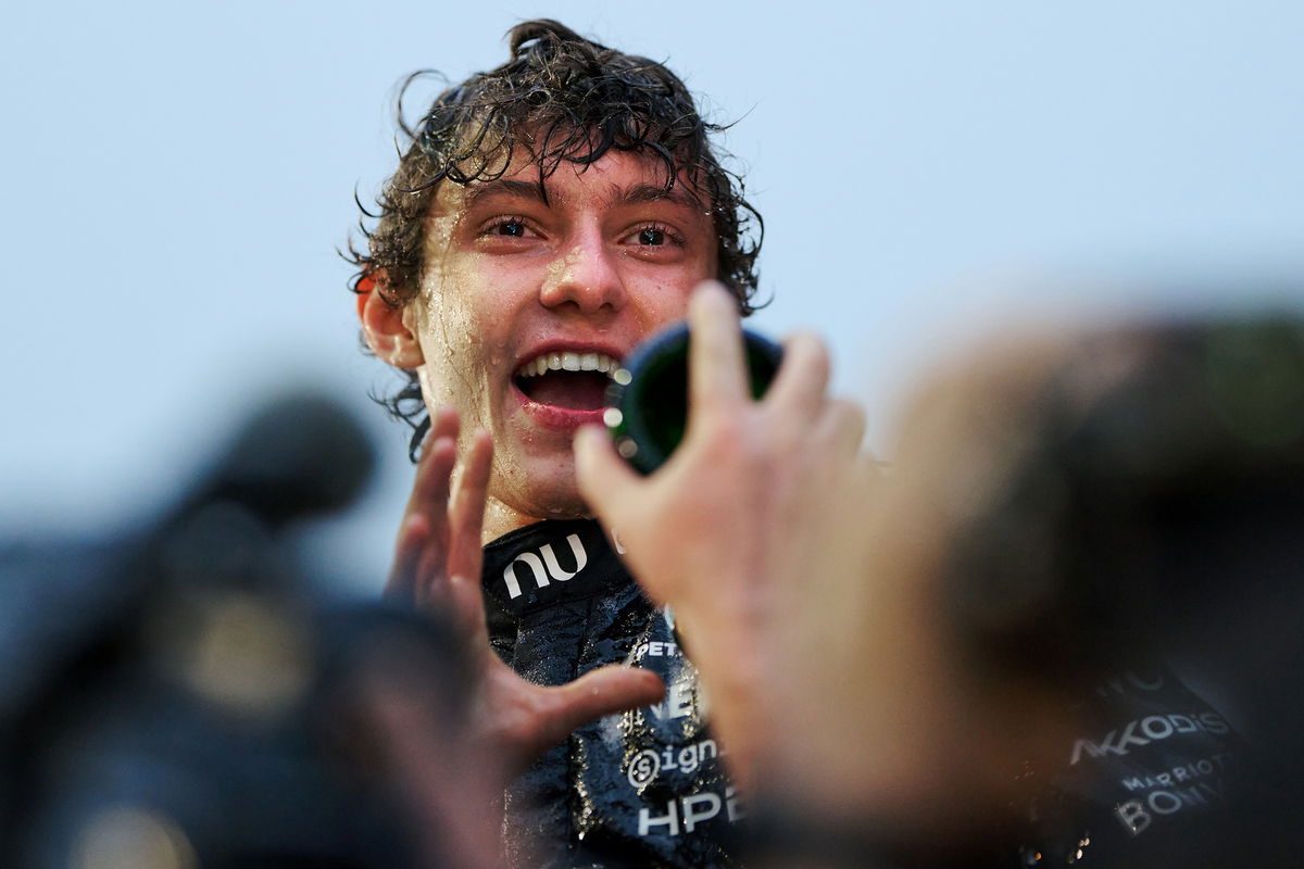 Kimi Antonelli eleştirileri yıktı: F1’in yeni yıldızı zafer kazandı!