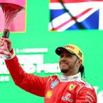 Lewis Hamilton Ferrari ile ilk podyum anını Şanghay’da kutluyor.