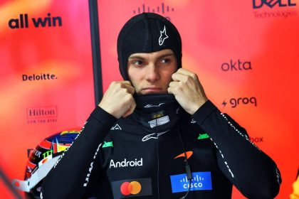 Oscar Piastri ve McLaren Çin GP dersleri hakkında padokta açıklamalarda bulunuyor.