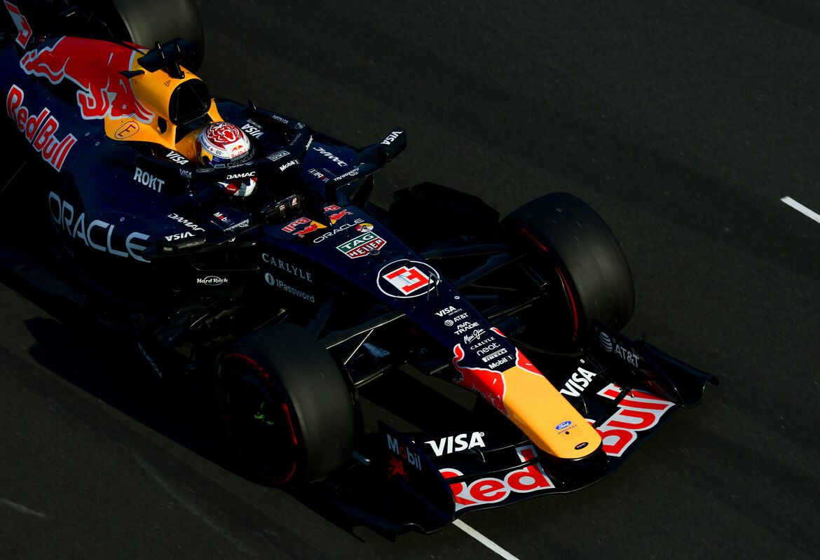 Max Verstappen ve 2026 kuralları tartışması: Red Bull aracında Verstappen.