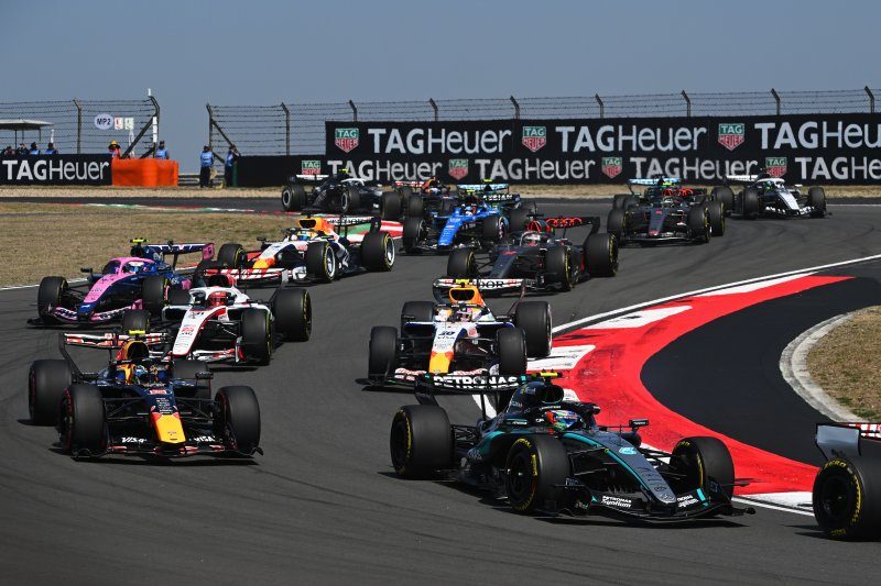 Villeneuve ve F1 Kuralları üzerine tartışmalar padokta yankılanıyor.