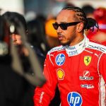 Lewis Hamilton podyumuyla F1 zaferini Çin GP’de kutluyor.