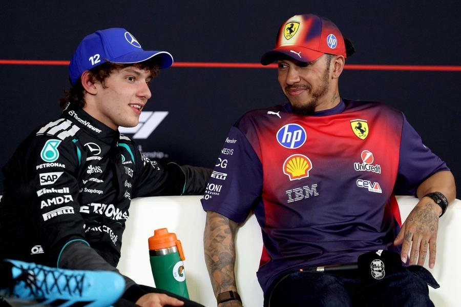 Lewis Hamilton ve Kimi Antonelli zaferi sonrası Çin GP kutlaması