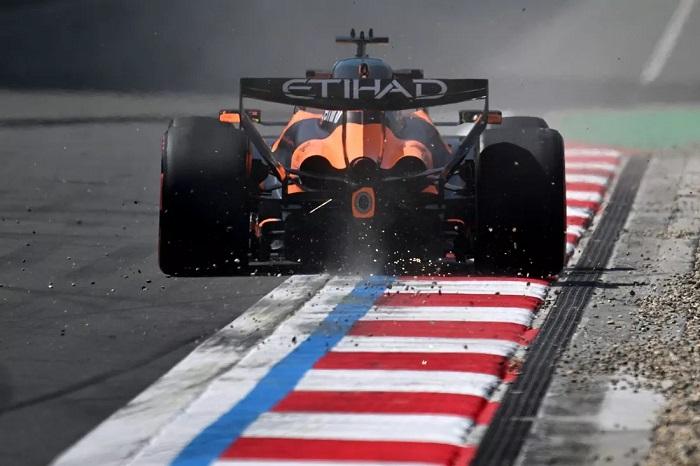 McLaren Çin GP’de Oscar Piastri’nin aracı, Şanghay pistinde teknik sorunlarla mücadele ediyor.