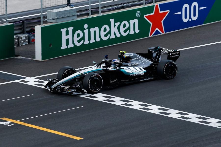 Kimi Antonelli Şampiyonluk İçin Mercedes ile pistte, Imola etkinliğinde hayranlarıyla.