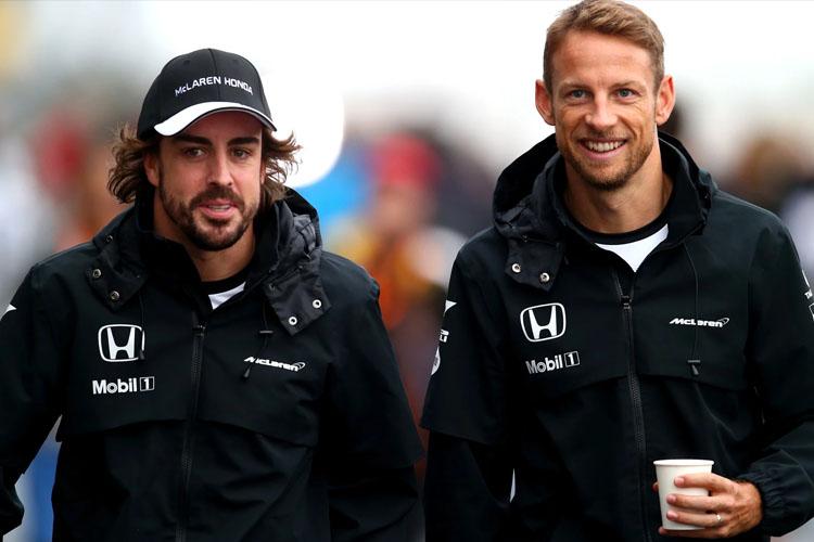 Fernando Alonso ve Jenson Button, McLaren-Honda günlerinden bir kare, Aston Martin’de yeniden bir arada.