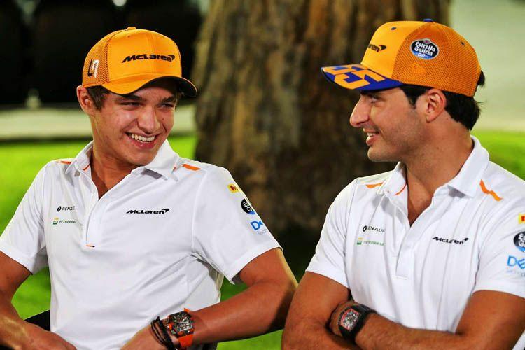 Carlos Sainz McLaren günlerinde Lando Norris ile padokta, 2019.