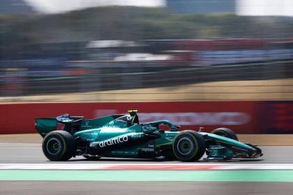 Aston Martin Suzuka FP1 seansında Jak Crawford’un AMR26 ile pistte olduğu anlar.