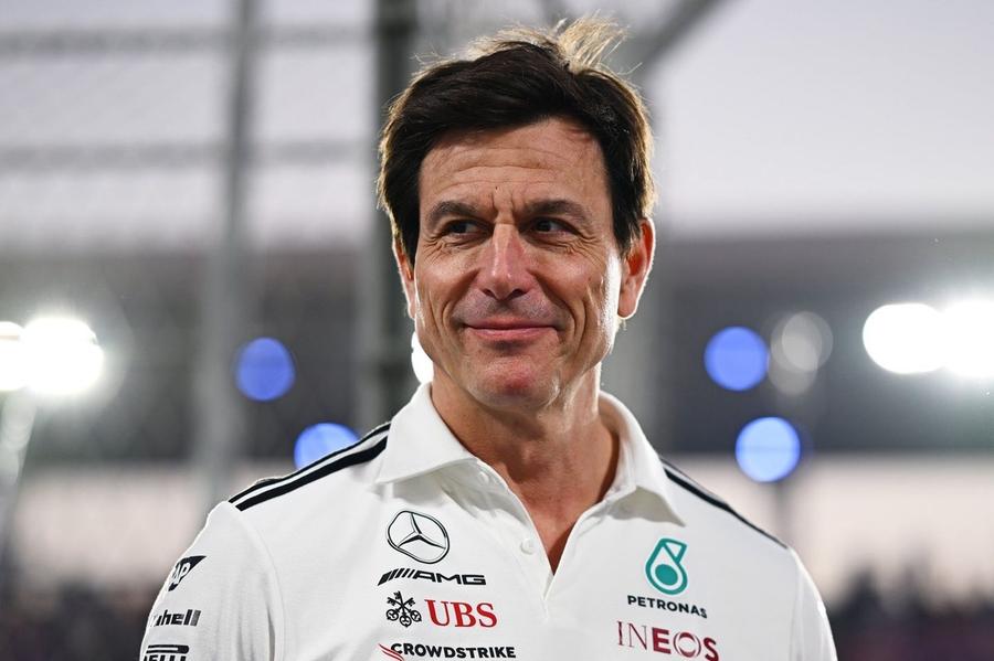 Toto Wolff Milyarderlik Yolunda Mercedes F1 takımının başında başarıyı yakalarken.