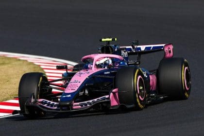 Franco Colapinto Suzuka’da Alpine ile serbest antrenmanlarda mücadele ederken.