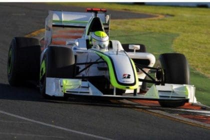 Jenson Button Günü zaferlerini kutlayan bir F1 görseli