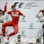 Sebastian Vettel, Ferrari aracıyla yarış kazanırken, tarihi bir anı ölümsüzleştiriyor