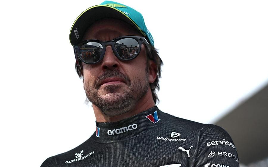 Fernando Alonso, Aston Martin Honda ile Suzuka'da ilk finişi kutluyor