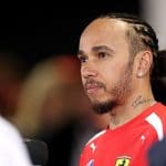 Lewis Hamilton, Ferrari aracıyla piste çıkarken, Ferrari startı için hazır görünüyor
