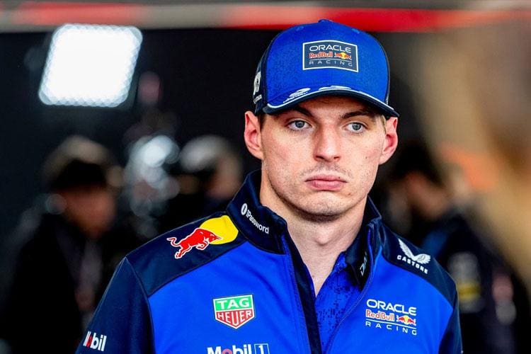 Max Verstappen Red Bull aracıyla pistte, Verstappen F1'den ayrılıyor mu sorusu gündemde