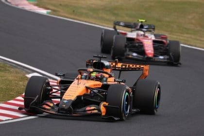 McLaren F1 aracı pistte, McLaren yükselişi dikkat çekiyor