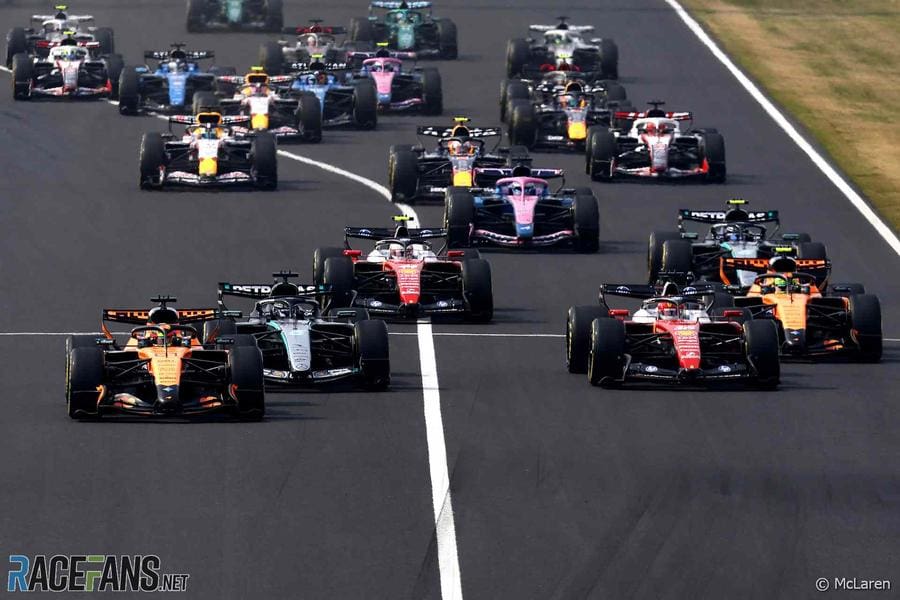 Mercedes pilotları yarışa başlarken zorlanıyor. Kötü kalkışlar takımın öncelikli sorunu.