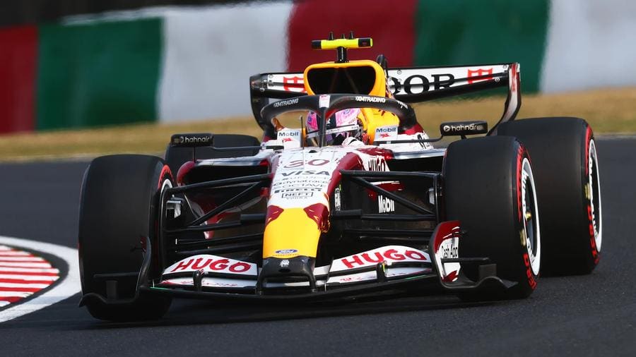 Racing Bulls Japonya GP'sinde Liam Lawson aksiyon halinde, Suzuka pisti