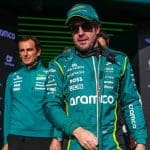 Aston Martin hayal kırıklığı yaşayan Fernando Alonso ve Lance Stroll padokta