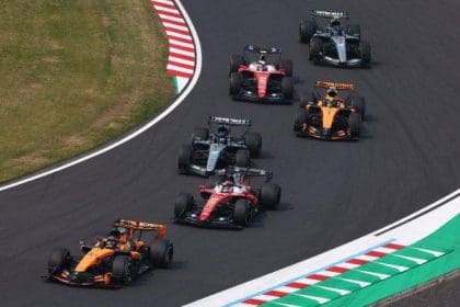 Mercedes F1 aracı kalkış anında, Mercedes'in F1 startları çalışmaları sürüyor