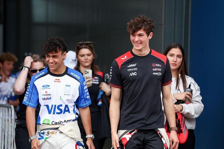 Oliver Bearman Ferrari hayalleri kurarken pistte