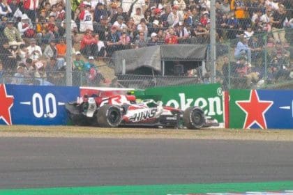 F1'de fin ayarlar: Suzuki kazası sonrası güvenlik önlemleri artırılıyor (max 125 karakter)