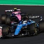 F1 2026 kuralları nedeniyle endişeli görünen Alexander Albon'un portresi