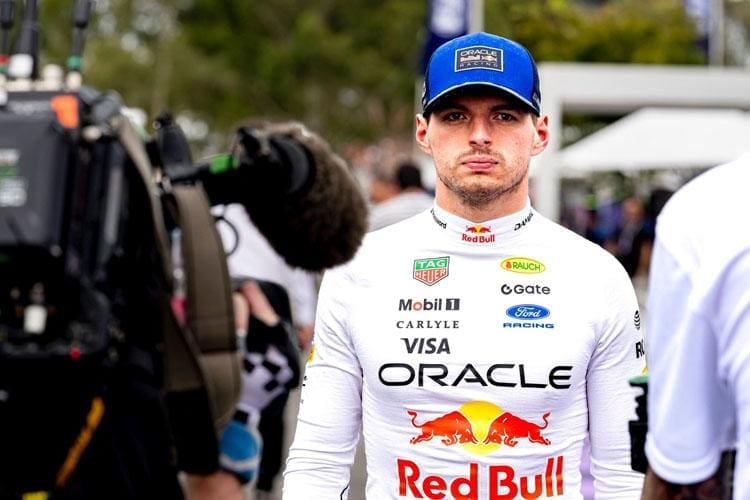 Max Verstappen Red Bull garajında, Verstappen ayrılıyor mu sorusu gündemde