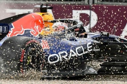 Max Verstappen Red Bull aracıyla yarışırken, Verstappen'i kaybetmek F1 için felaket olabilir.
