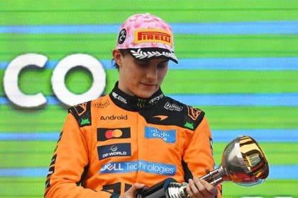 Oscar Piastri, Japonya GP'de Alpine aracındaki kritik hatayı işaret ediyor.