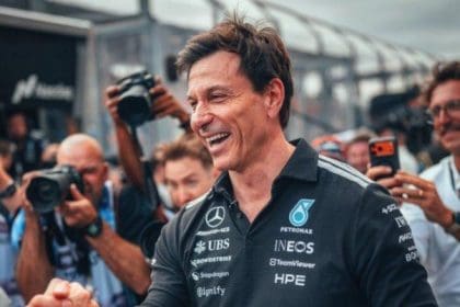 Fernando Alonso, Max Verstappen ve Mercedes'in yer aldığı F1 haberleri görseli