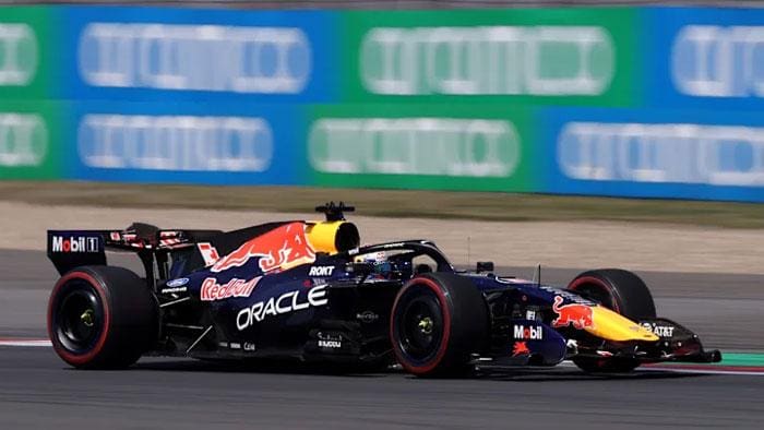Max Verstappen Çin GP'si antrenmanlarında, Red Bull Enerji Yönetimi tartışılıyor