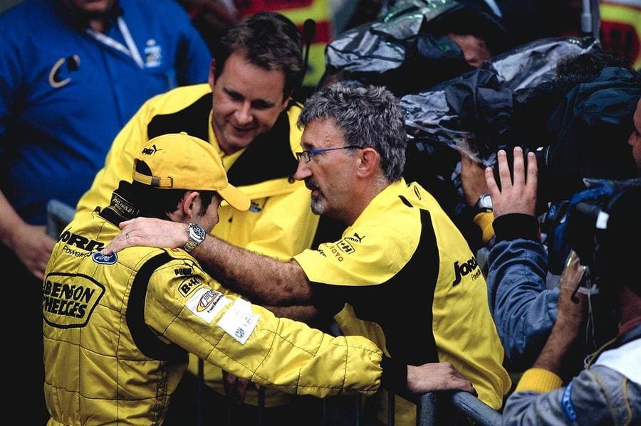Giancarlo Fisichella, Jordan aracıyla 2003 Brezilya GP'sinde Jordan'ın Unutulmaz Zaferini kutluyor
