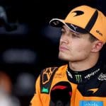 Lando Norris McLaren aracıyla pistte, Formula 1 eleştirisi yapıyor
