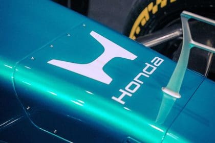 Aston Martin Honda Formula 1 aracı pistte aksiyon halinde, 2026 sezonu hazırlıkları